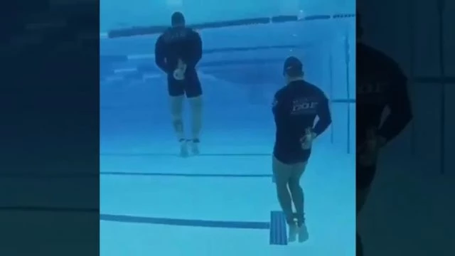 H εκπαίδευση αυτοελέγχου κάτω από το νερό των Ειδικών Δυνάμεων (βίντεο)